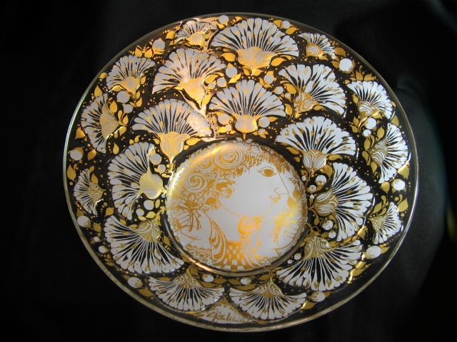 ein Jahresteller aus Kristall designt von Wiinblad